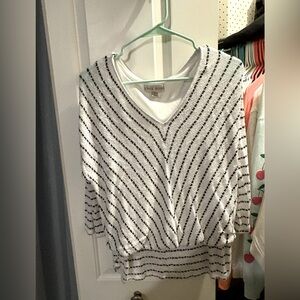 Knox Rose Black and White V-Neck top